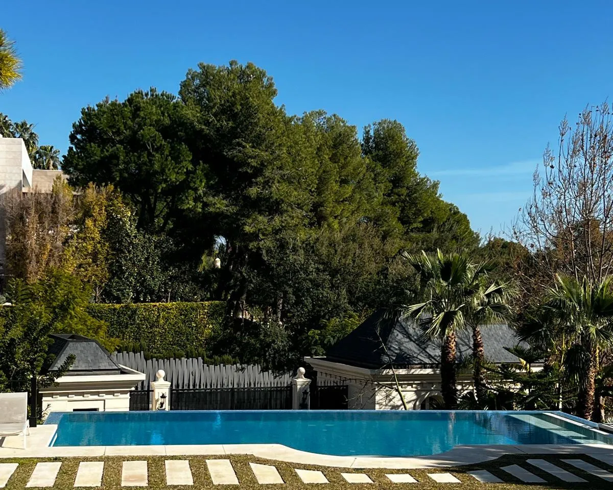 dc8683a3-942d-4d2e-b60a-dafd87de7773