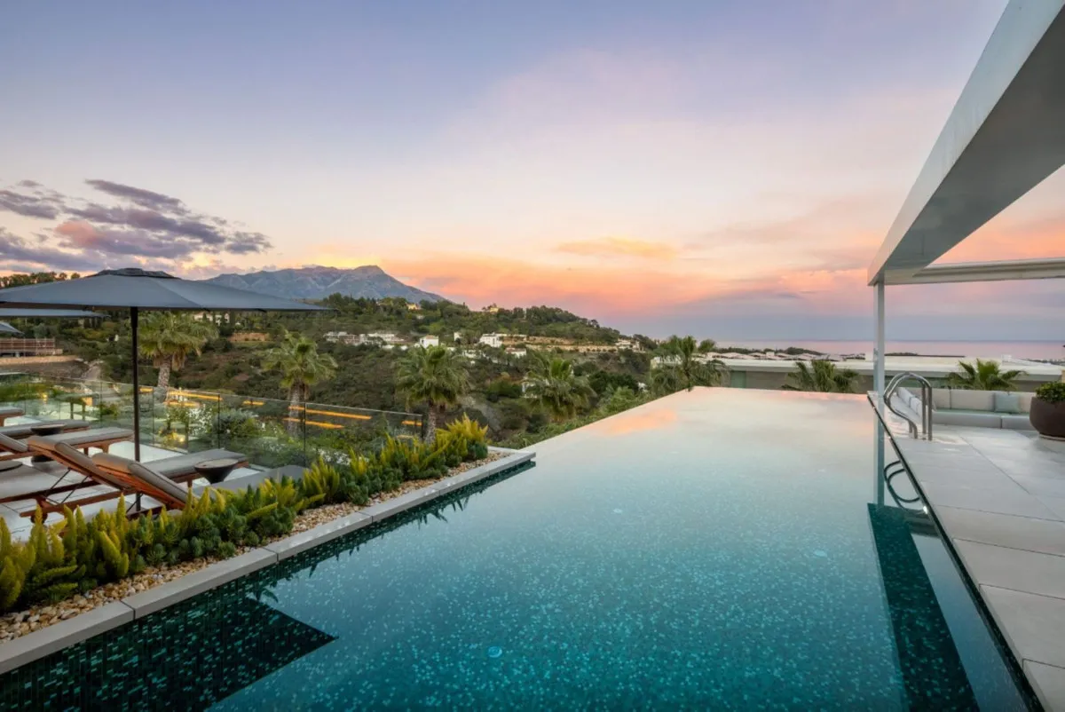 942b3efe-c282-4da8-bea6-9e9504158804