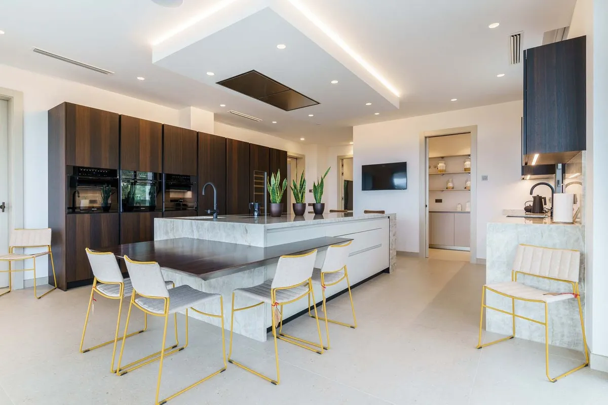 10a715c2-45b3-4657-aba8-e5b5601b2a29