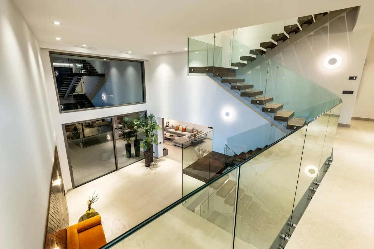 6189930f-202b-42fd-9376-70b6ee52409f