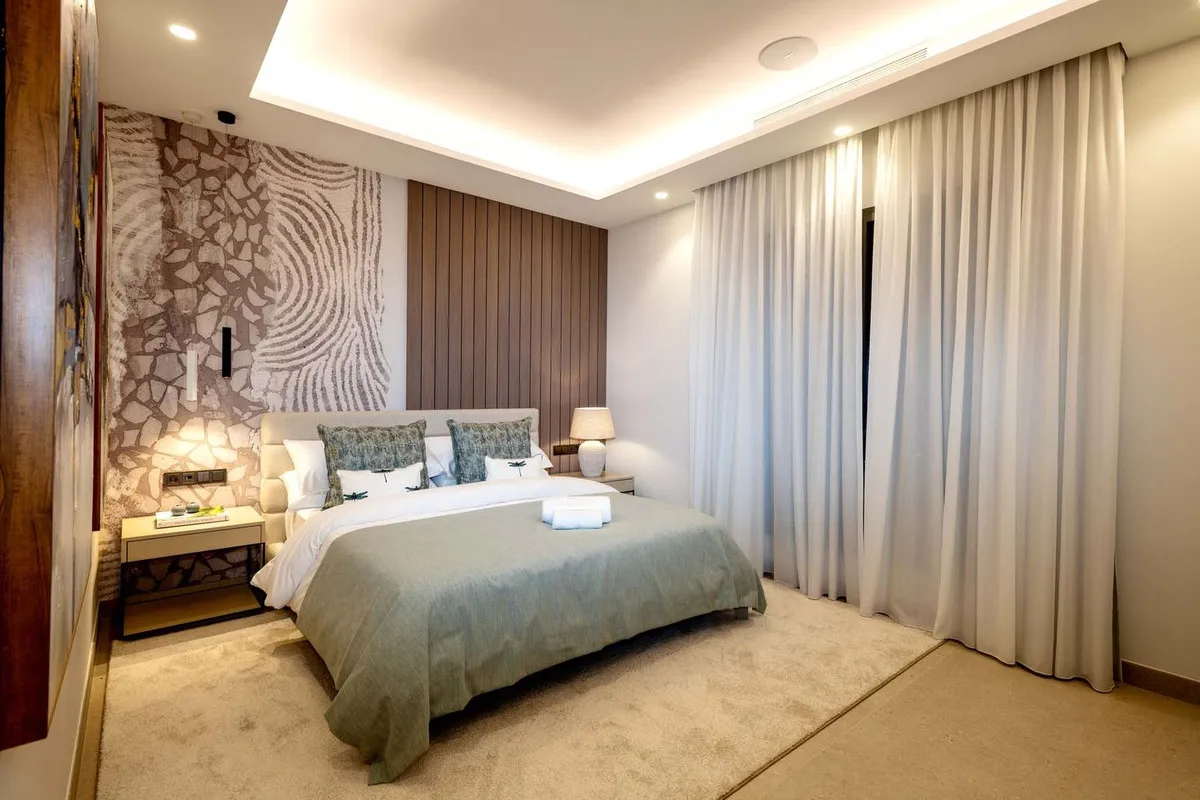 a0777f4b-aecf-4a24-8d45-4eafca0f5b3b