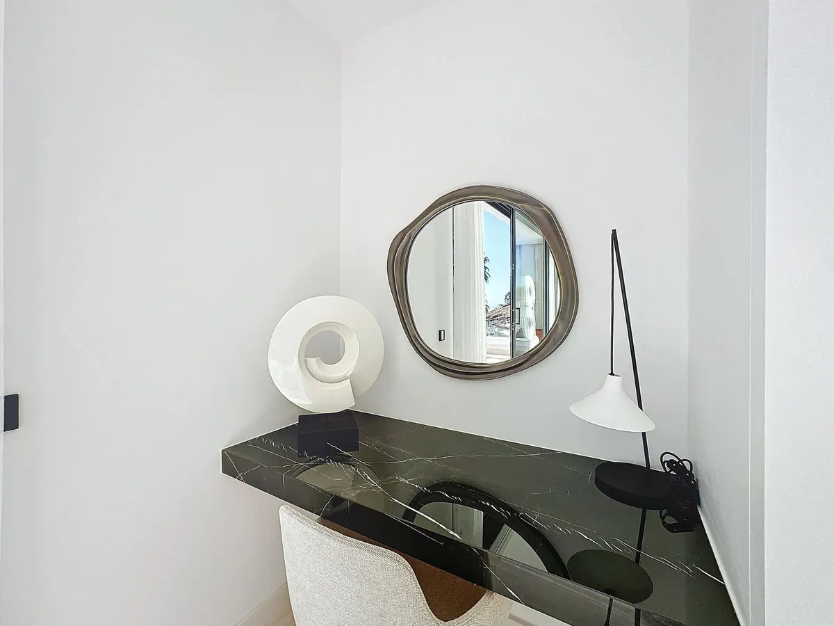 6eb00fd5-e1f4-4bab-bfd0-8293234b5a59