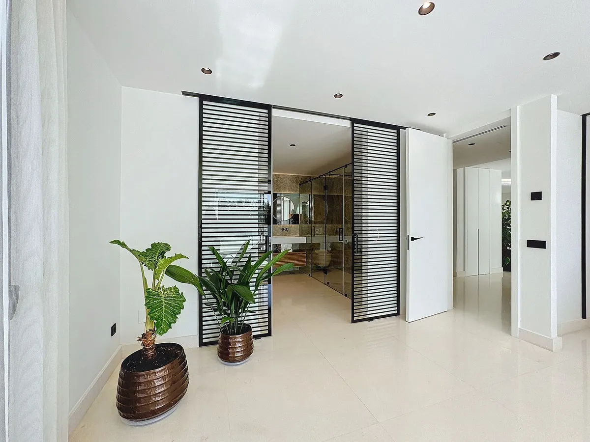 8d6562a3-62f2-4094-8fc8-72d80c38ed59