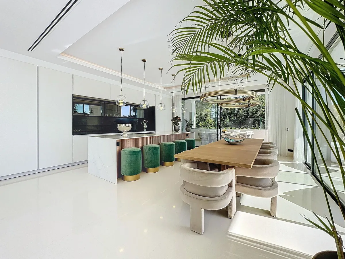 c305c39f-103e-4ce5-9434-49fe25b9f7de