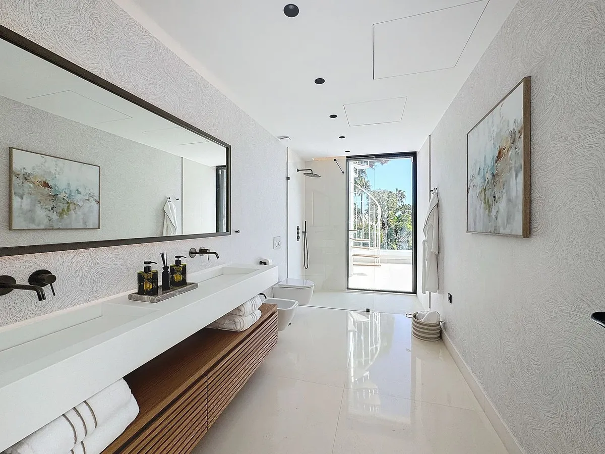 cfb8119c-8f53-490a-a8e7-734a8133d9ba