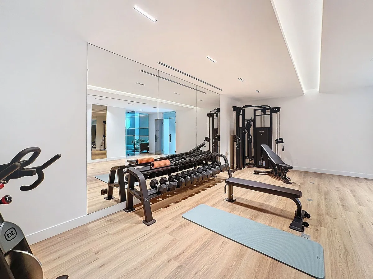 d065d909-5e5e-4e04-a0ed-af7025d5f56b