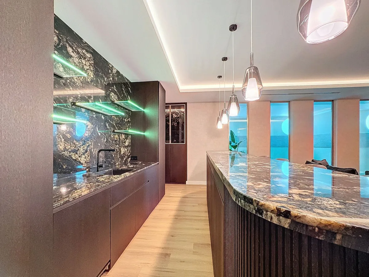 dec007b1-17d4-405f-a6db-f533a79db3c3