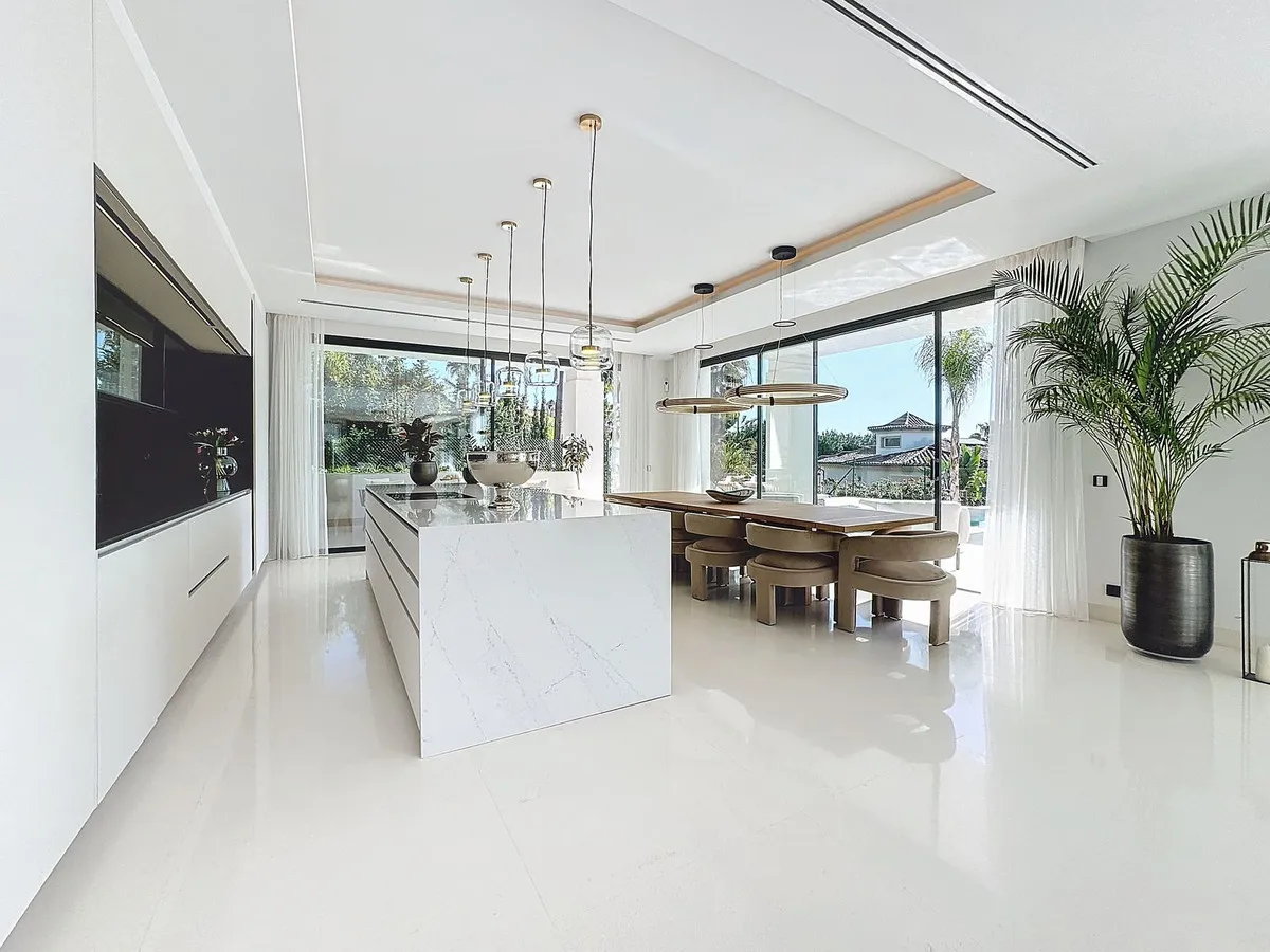 fee1cedd-af1c-4294-bc06-cfcaa90757d8