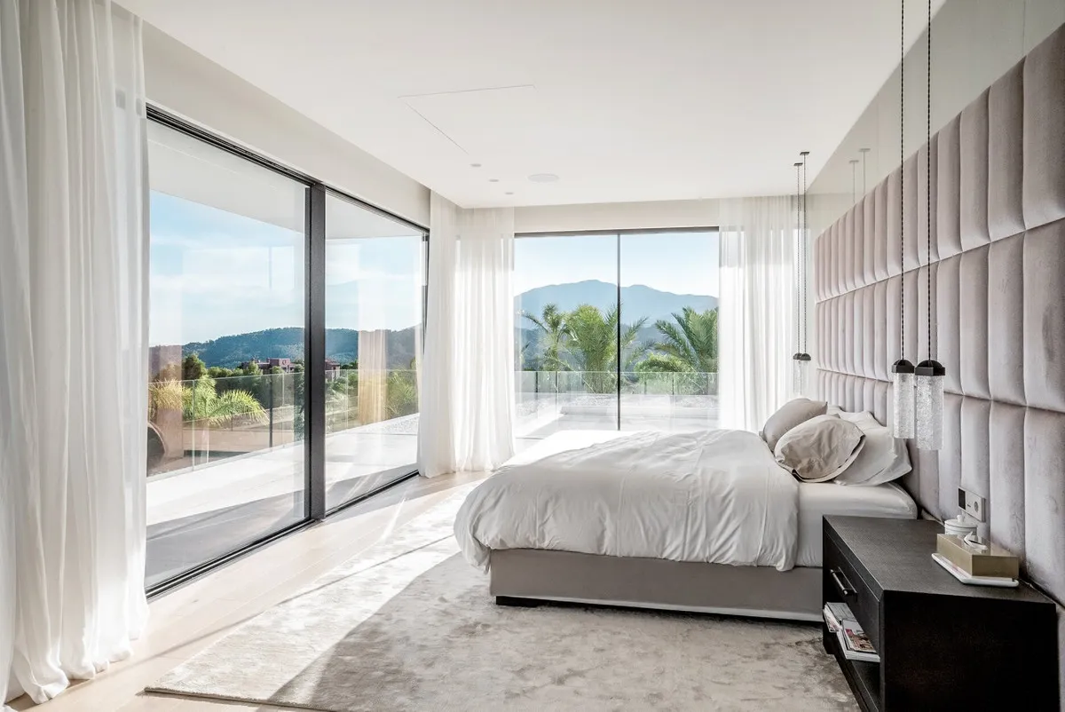 af967975-90e7-48c8-9cd5-75d191fbed4a