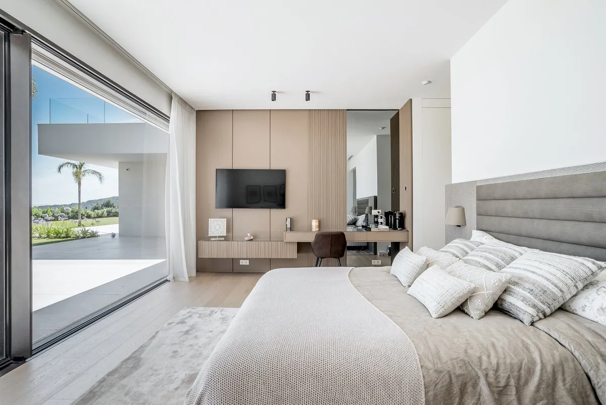 b1d97a2e-f52f-453f-9325-537d62075d93