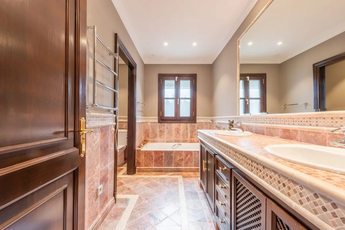 d43e3802-c7b2-4ce9-ab88-2e89b1819492