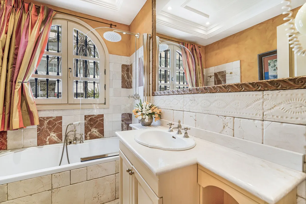 2e2d1d37-342c-45cf-b537-ed76cfb28c32