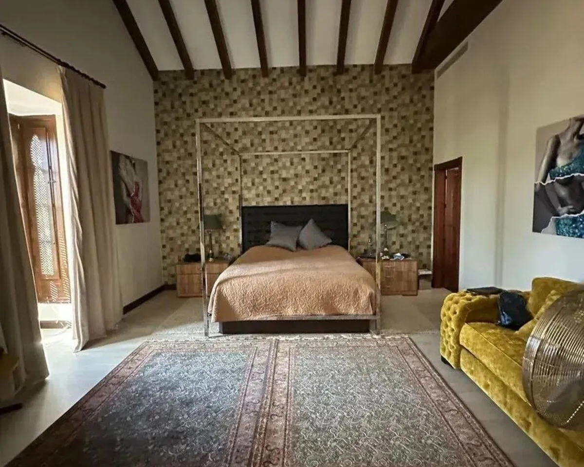 f6480b08-4d8b-4b9e-86c1-7c81cd45f0b6