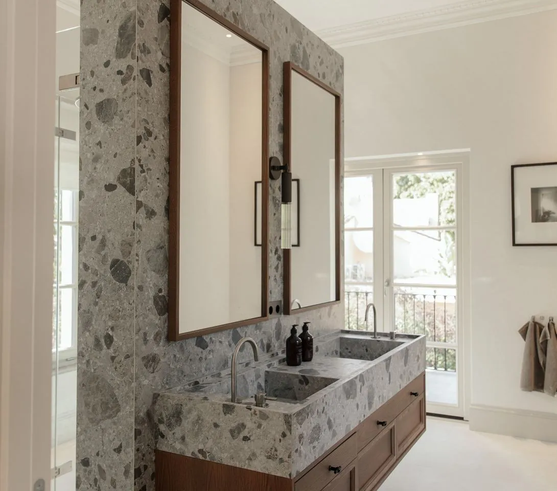 e8760338-507d-48ef-b7ed-f0022c562ec7