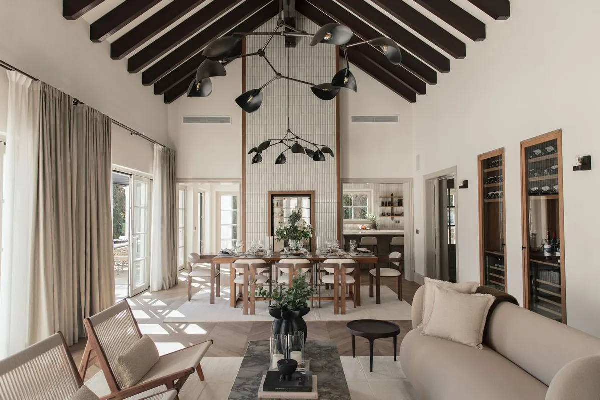 f8e45805-0ec4-4319-8c29-a27e2b682e6a