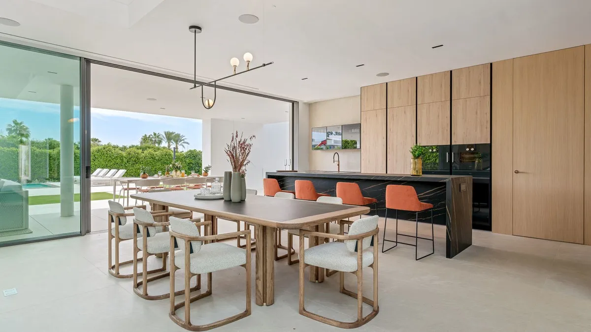 b1e32aa5-bbe7-4f33-8ba1-6f6a590db642