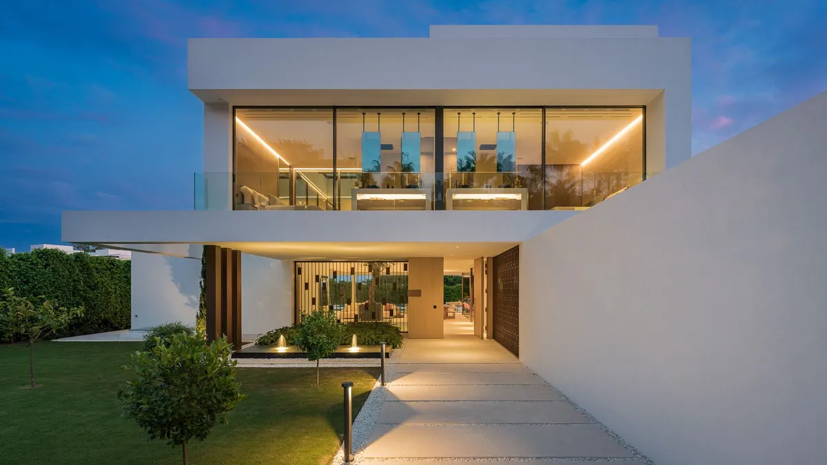 e307fef5-1d04-4d3f-89cc-b78b9c43e931