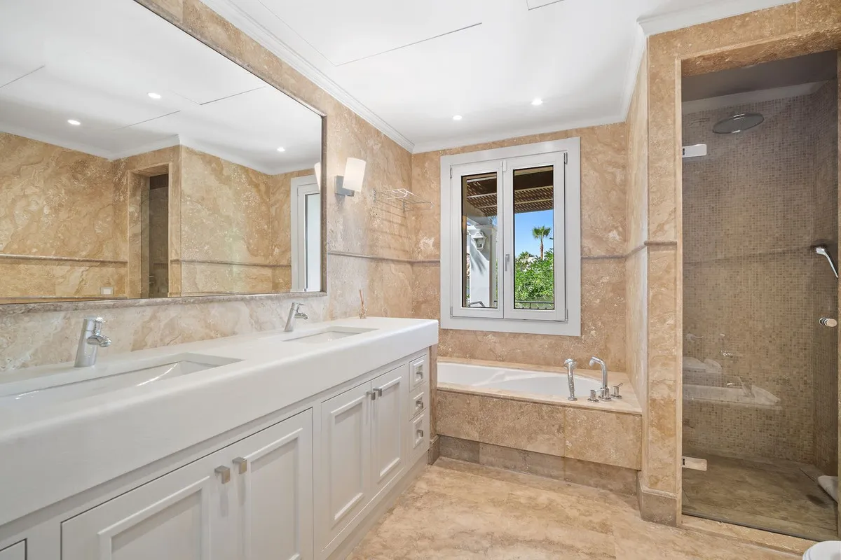 0379d6e9-3df7-4445-bf51-4475e6dcefc4