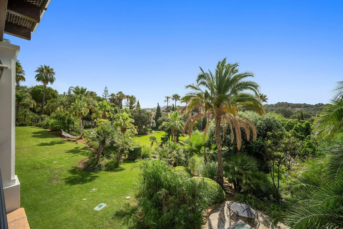 03e8f0cf-9663-4f71-a0f4-8607c850c381