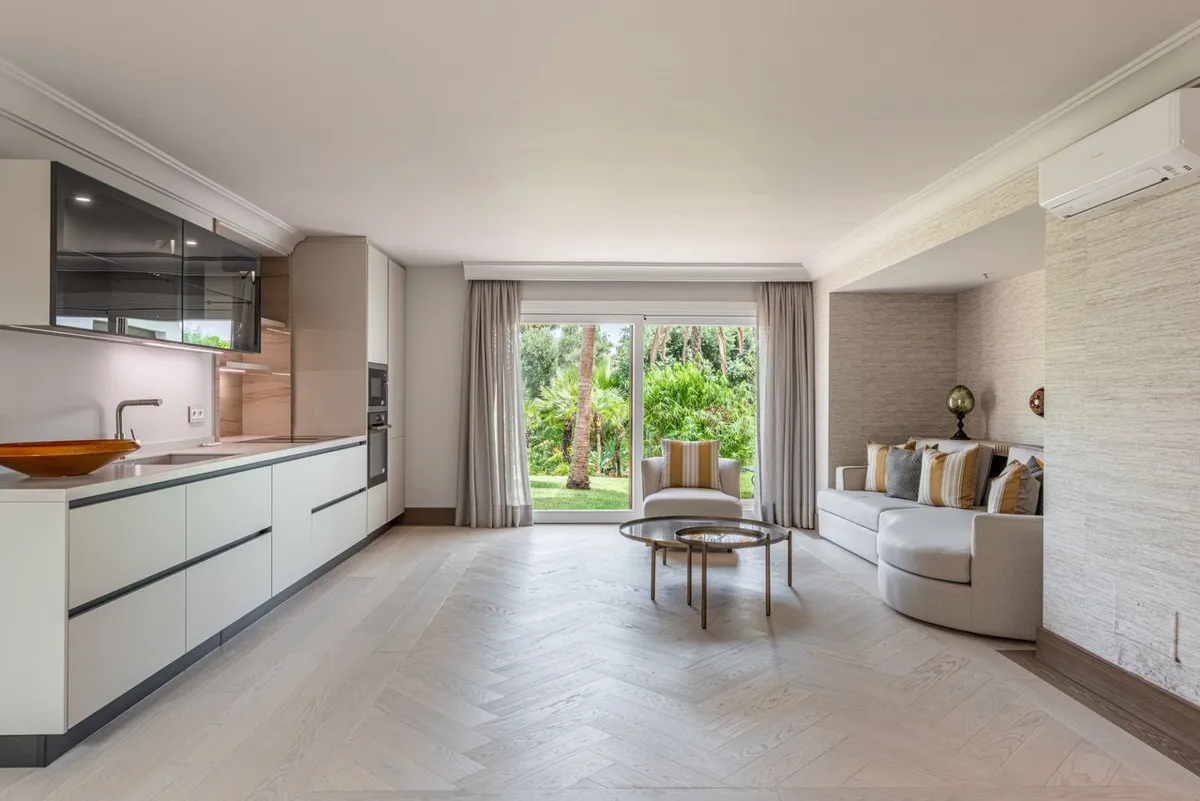 05f2dec4-d17b-43a5-a485-e9390d8bb317