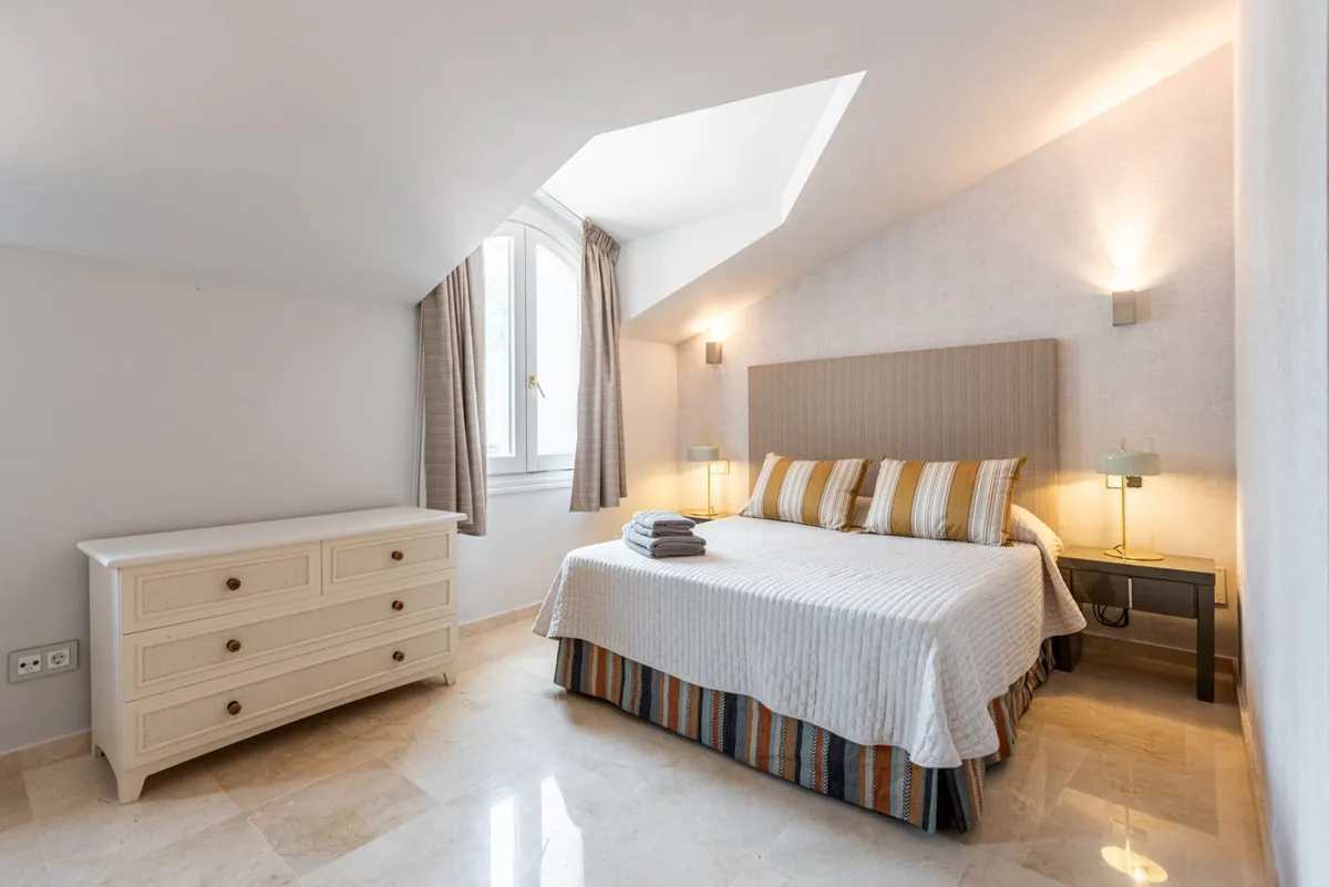 b2e12208-a53b-4325-99ea-20392baa5395