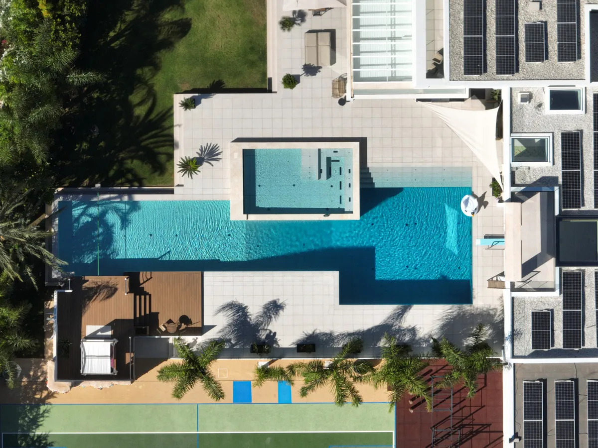 8b0d39bf-ff59-4b6f-8301-12d15eaee2b1