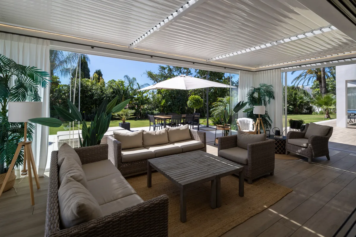 d58994a8-5ca0-40ec-a193-28d80c76d14a