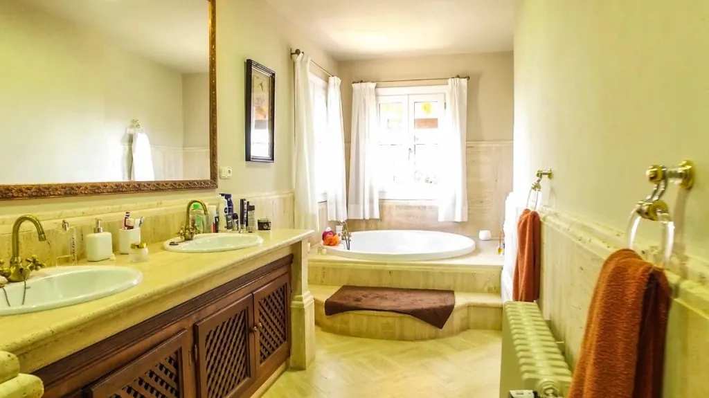 614b6d2f-93e5-40e0-b607-e778ff361fd8