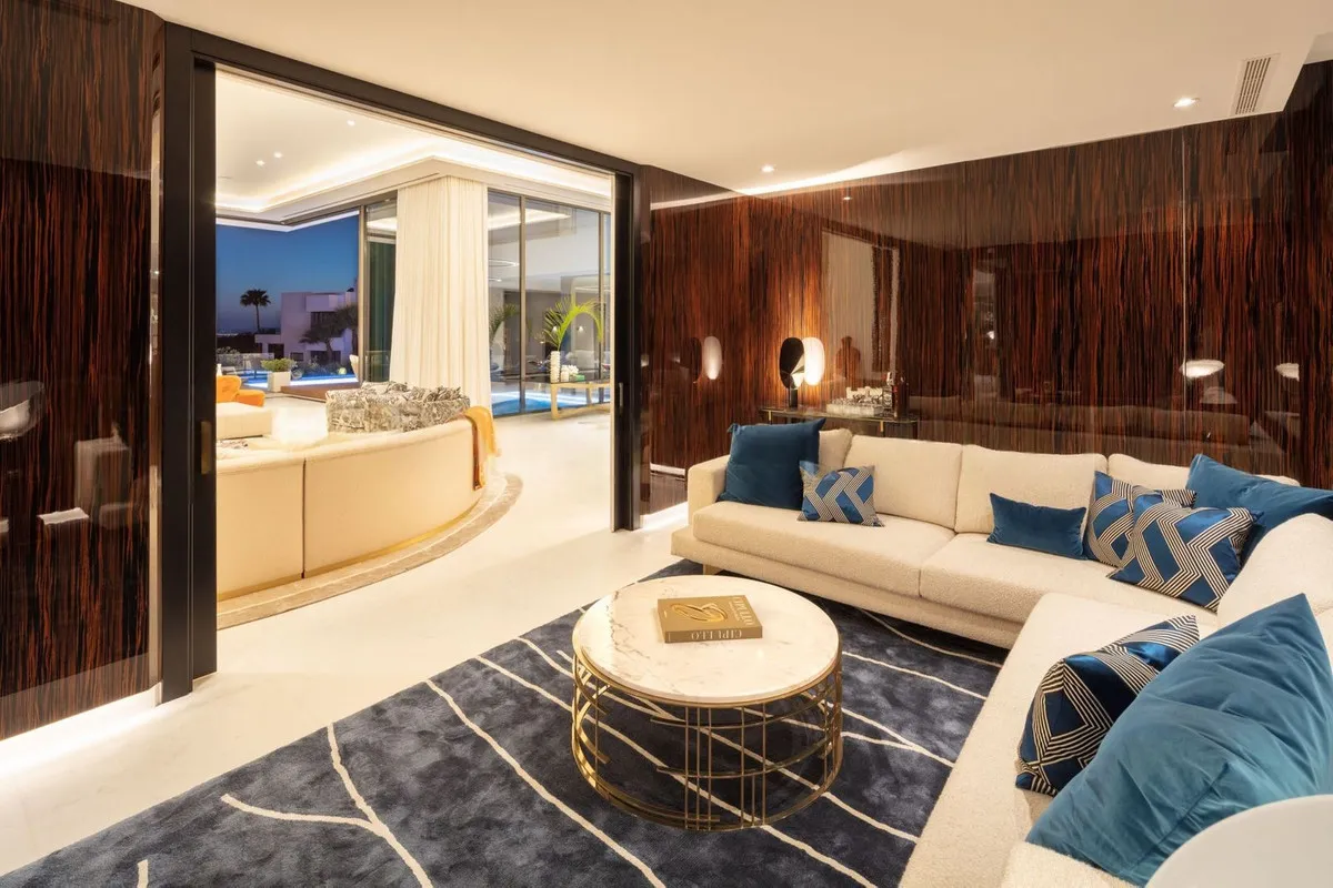 6d7085fb-b9b8-402e-97ef-e7d7b0635c43