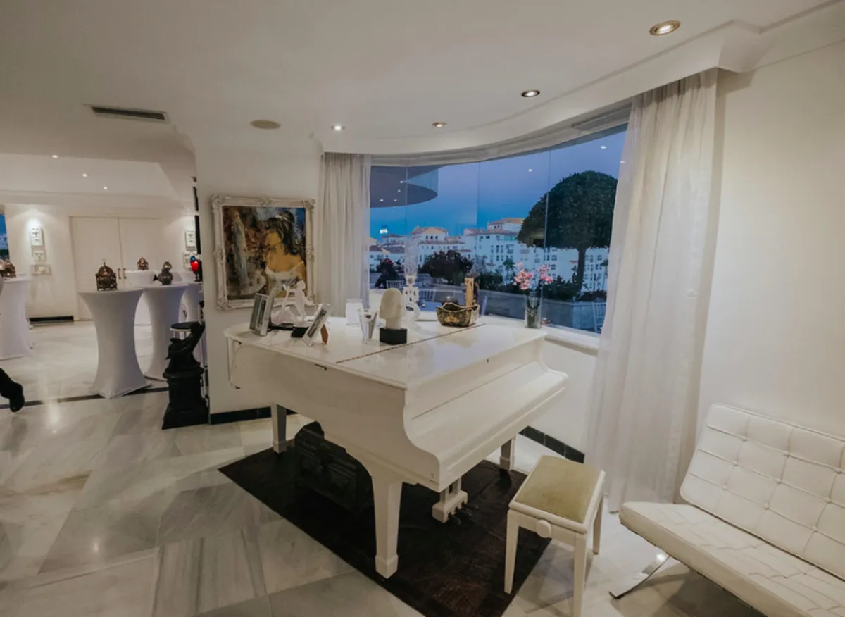 8fd43f84-de7c-4b57-a890-e4c3eed371ff