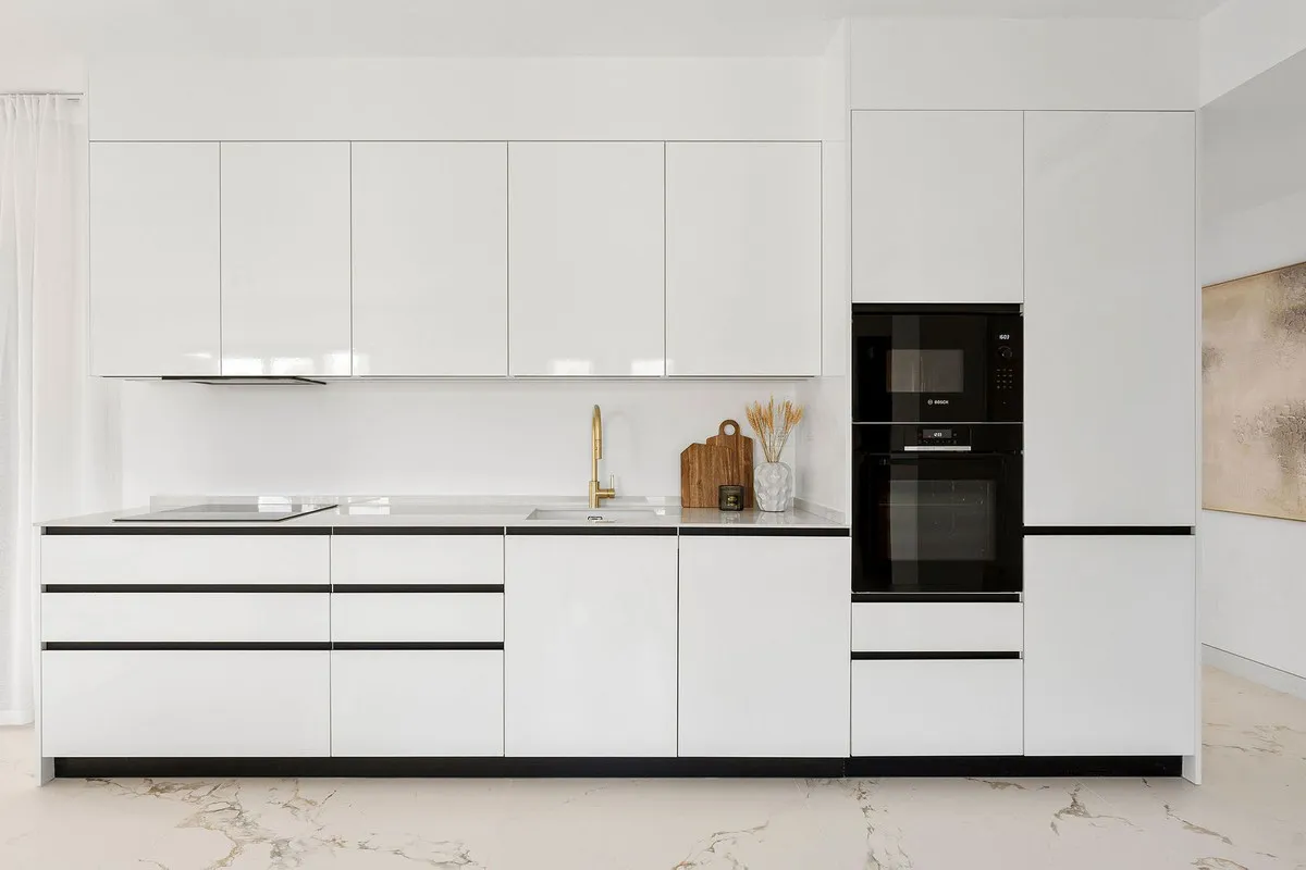 a6f81824-7a22-4e1e-ae4b-cb58e62cf0f0