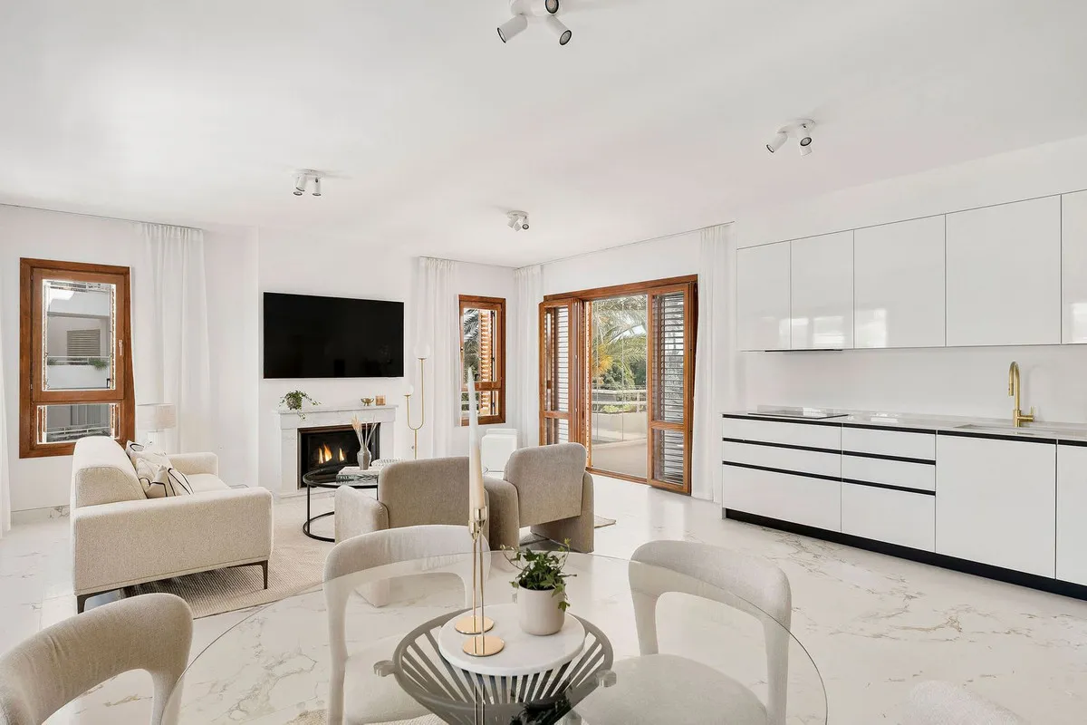 eb184077-96cb-452b-8298-8b765b893c34