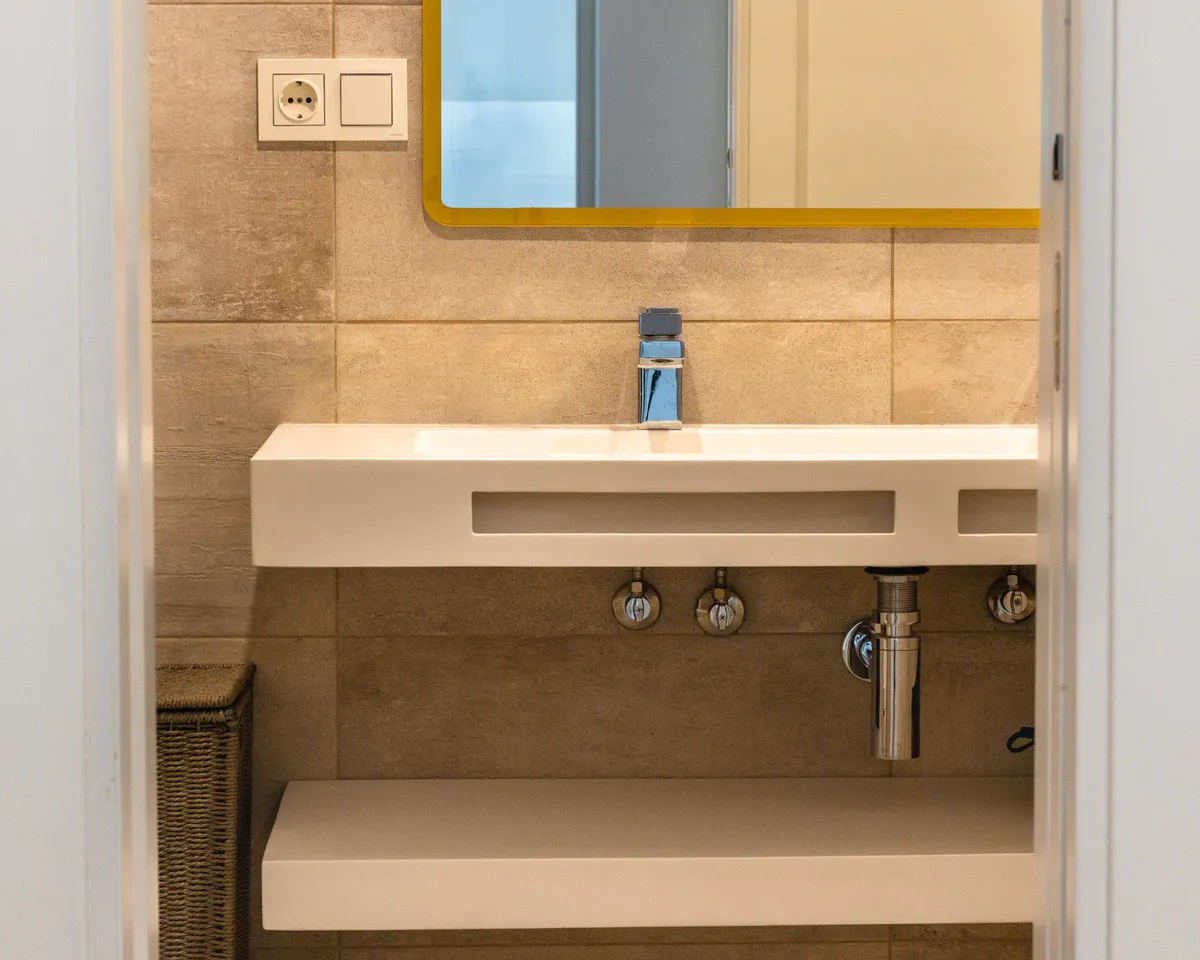 5b3c3b1b-4130-4aa0-ba53-fae69f6f4372