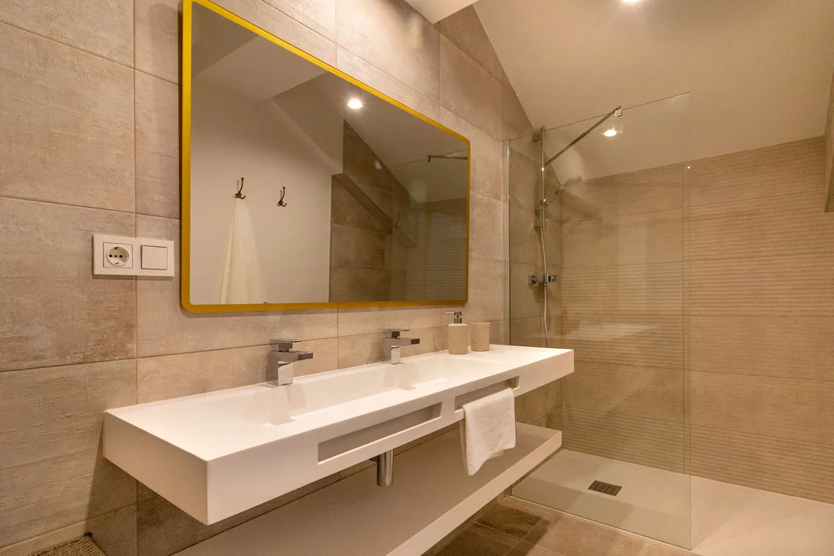 f7ec605e-9962-4272-81d9-c5ed328e40b9