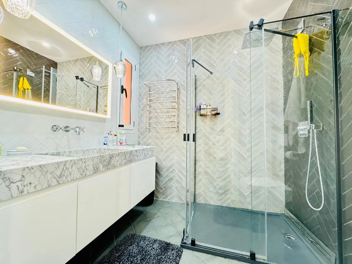 52e19029-7a5e-4f42-a553-387d9ffacf70