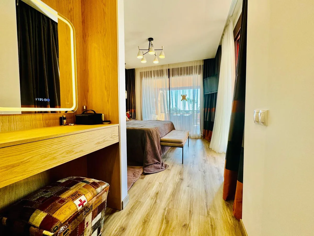 ec2e296d-5613-410c-83ee-f996a3802183