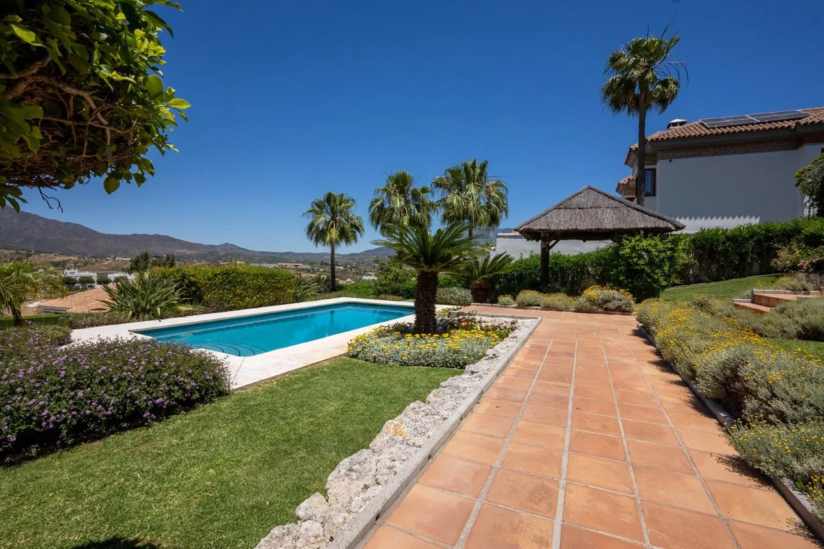 0b542de4-c16b-481a-85b4-afe7b6c2a696