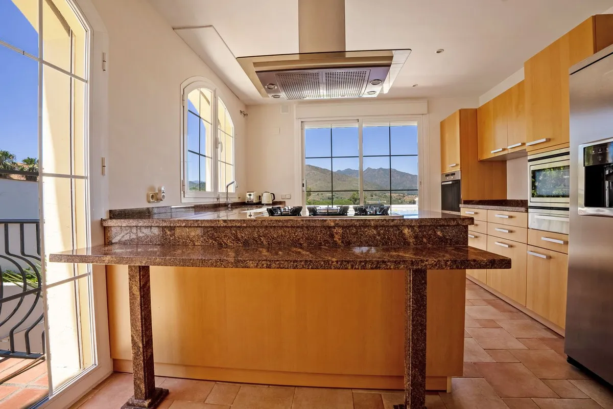 ae08f7c3-0c1d-4408-85b9-9d2f14ec20da