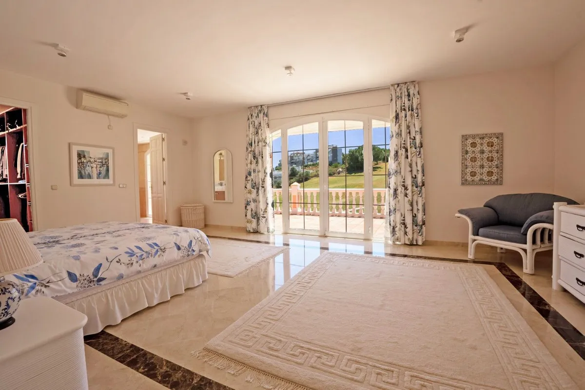 f6734ba5-4067-4e96-b0b3-570e301f3a5a