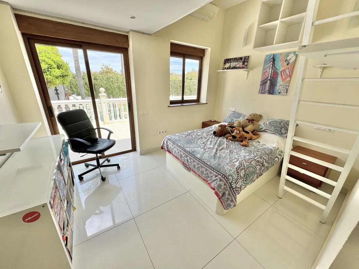 3bb8c01e-3e06-4bab-bae8-8f6d2581b484