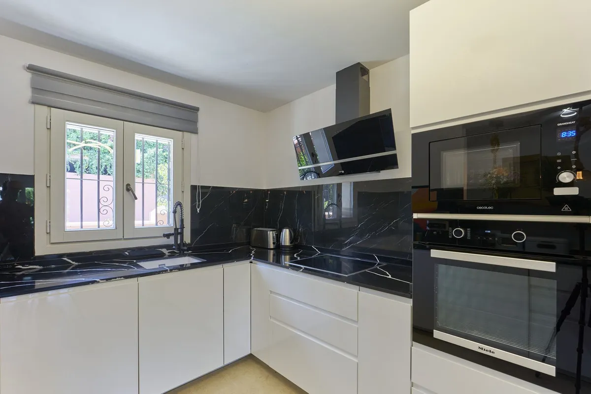 01ebe75f-d5d3-42a3-b2d1-e5e297aecdfa