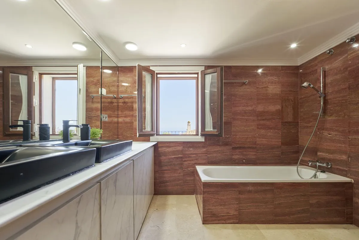 0b30f788-4b12-4fc7-bb51-06477b197e53