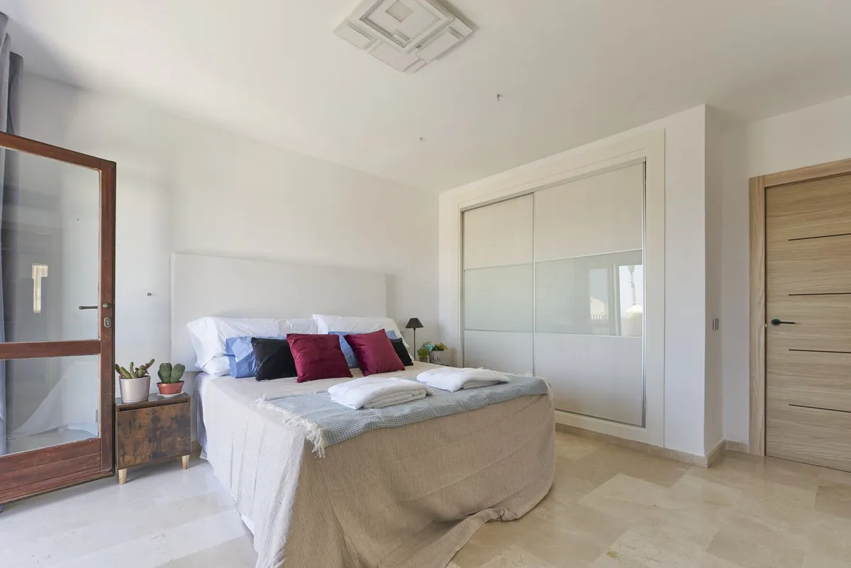 ae278b4c-8947-40fc-813c-45004fa67d1e