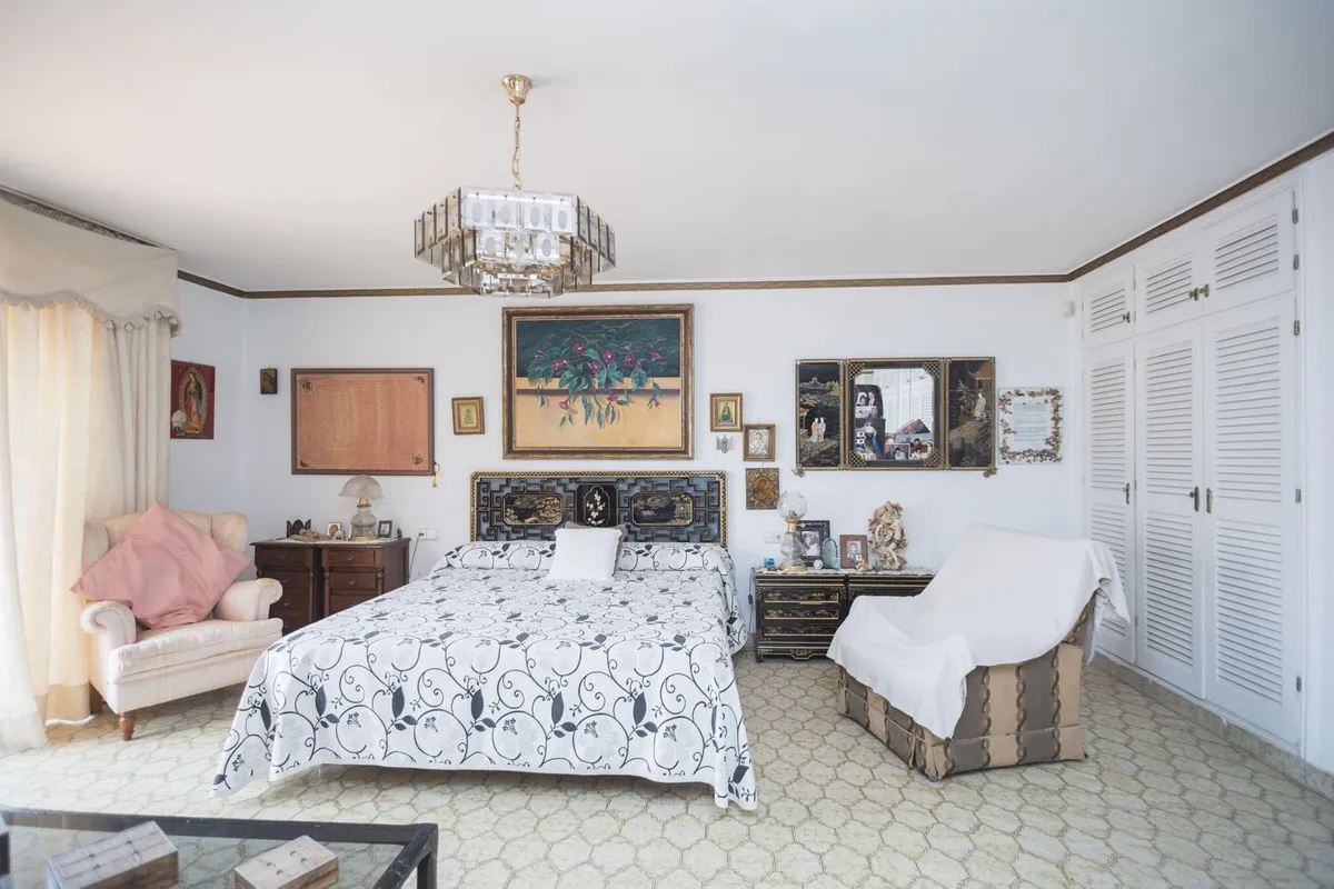 0f916bfe-0c96-4729-8d49-4f1060c9c5d6