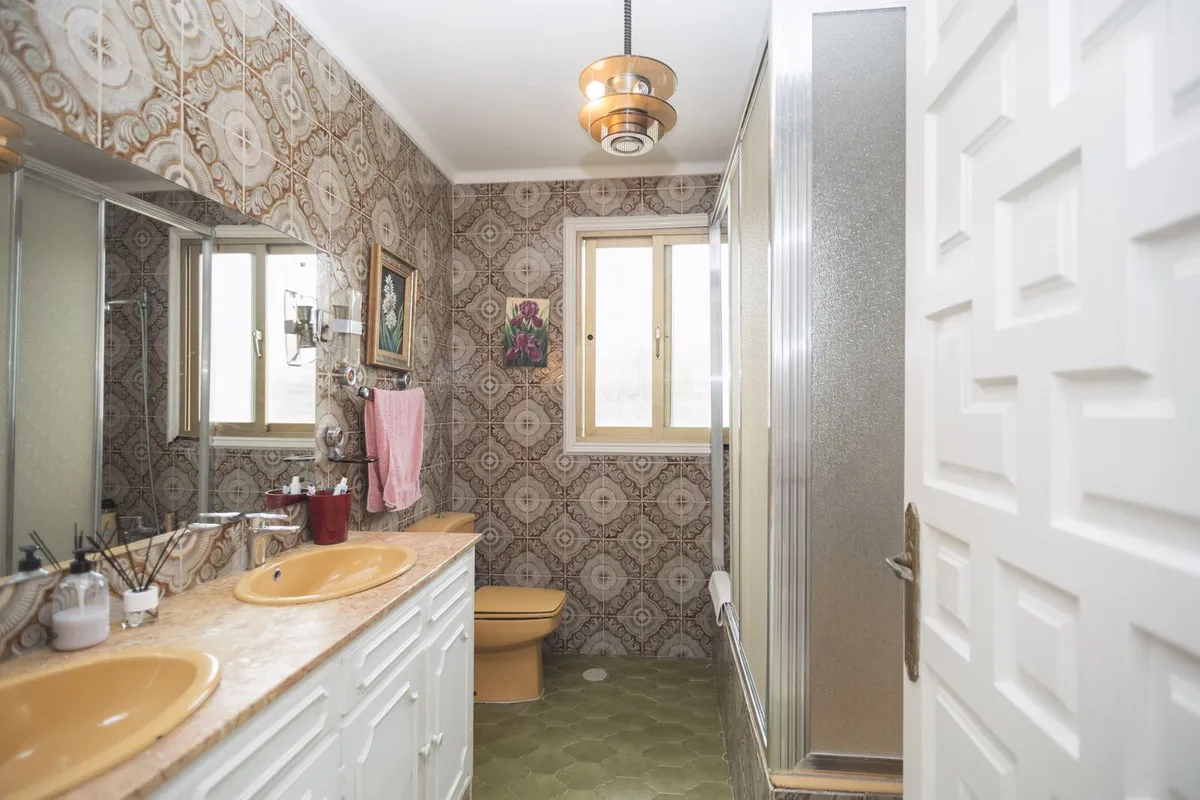 f25978f0-416c-4d21-a0a3-c5d8c3c4a5ad