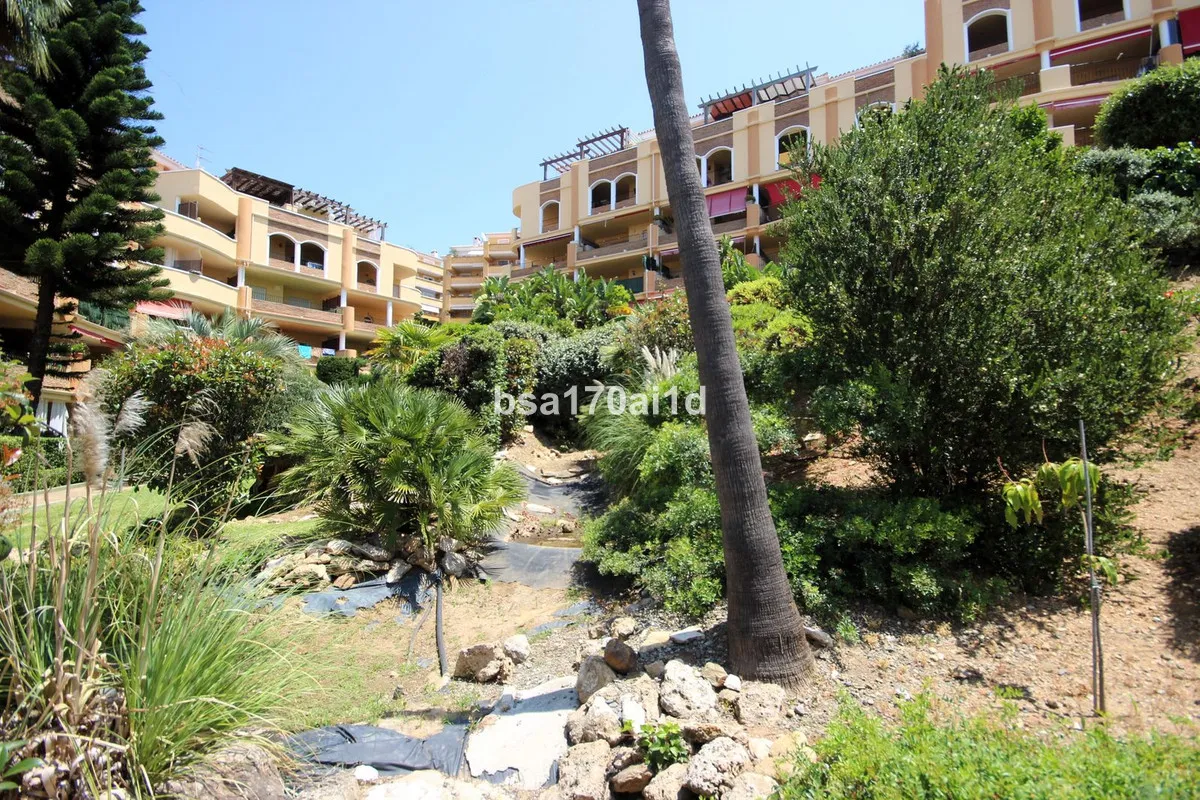 6879e376-5887-4174-a588-9d089255e839