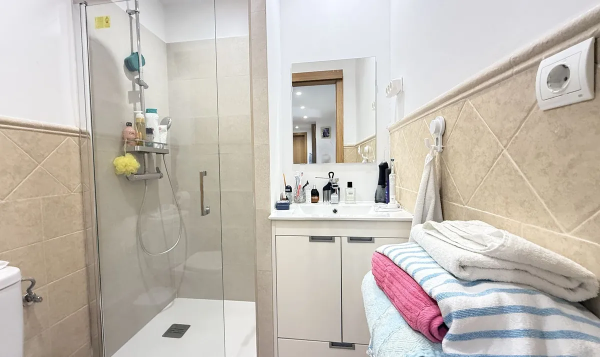 ab9c0810-b8f9-468c-a1f6-daf5e1f85adf