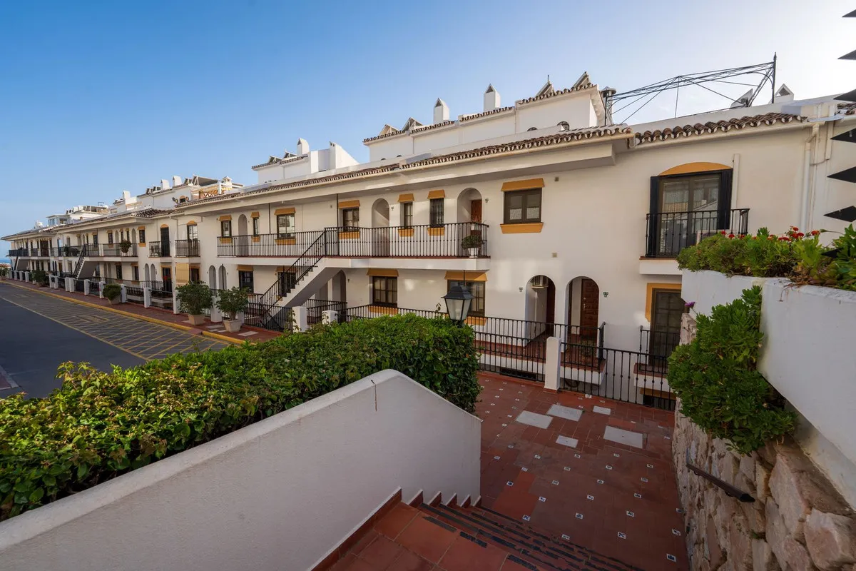 c208c52a-f2a1-4d6e-a99c-29be783fedb2