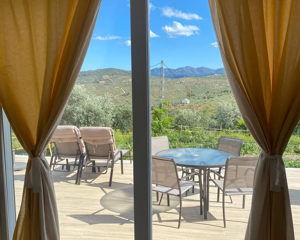 04a9de06-5370-41b1-b7f8-a3504c989c3e