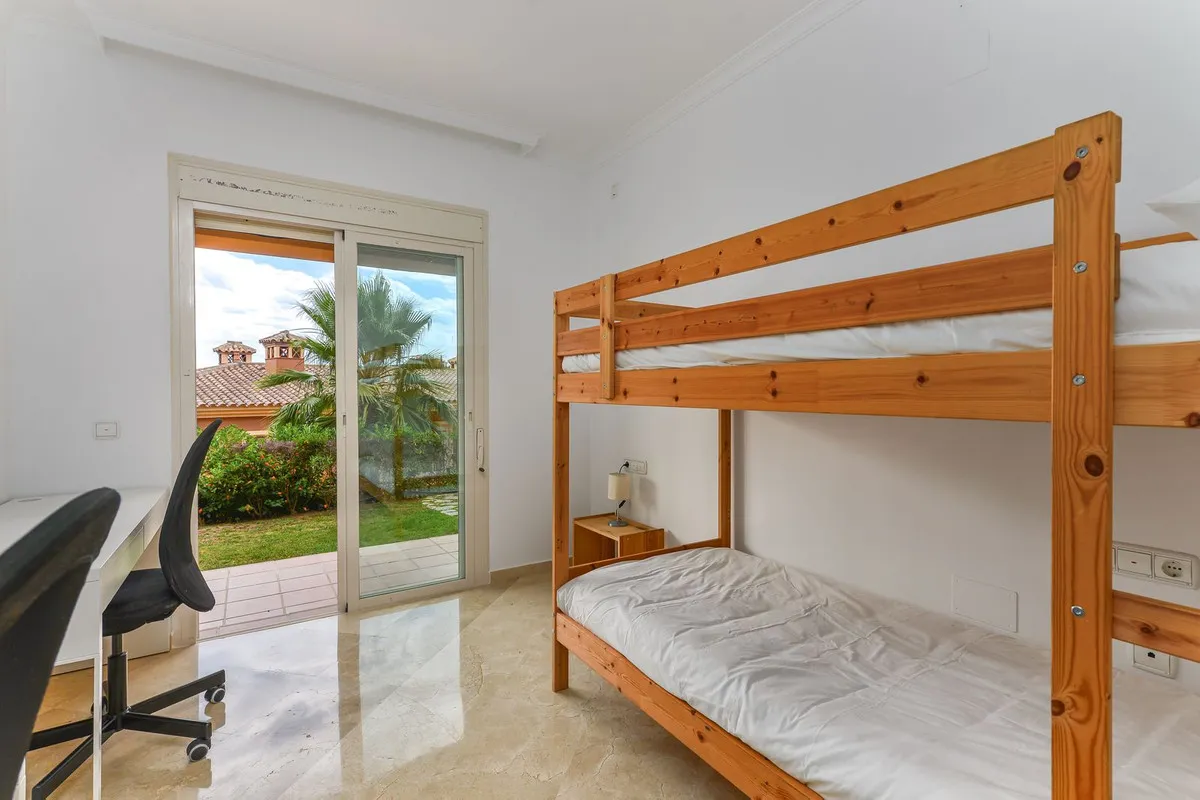 31f03633-9e47-47e0-8d43-ecf73b3850ba